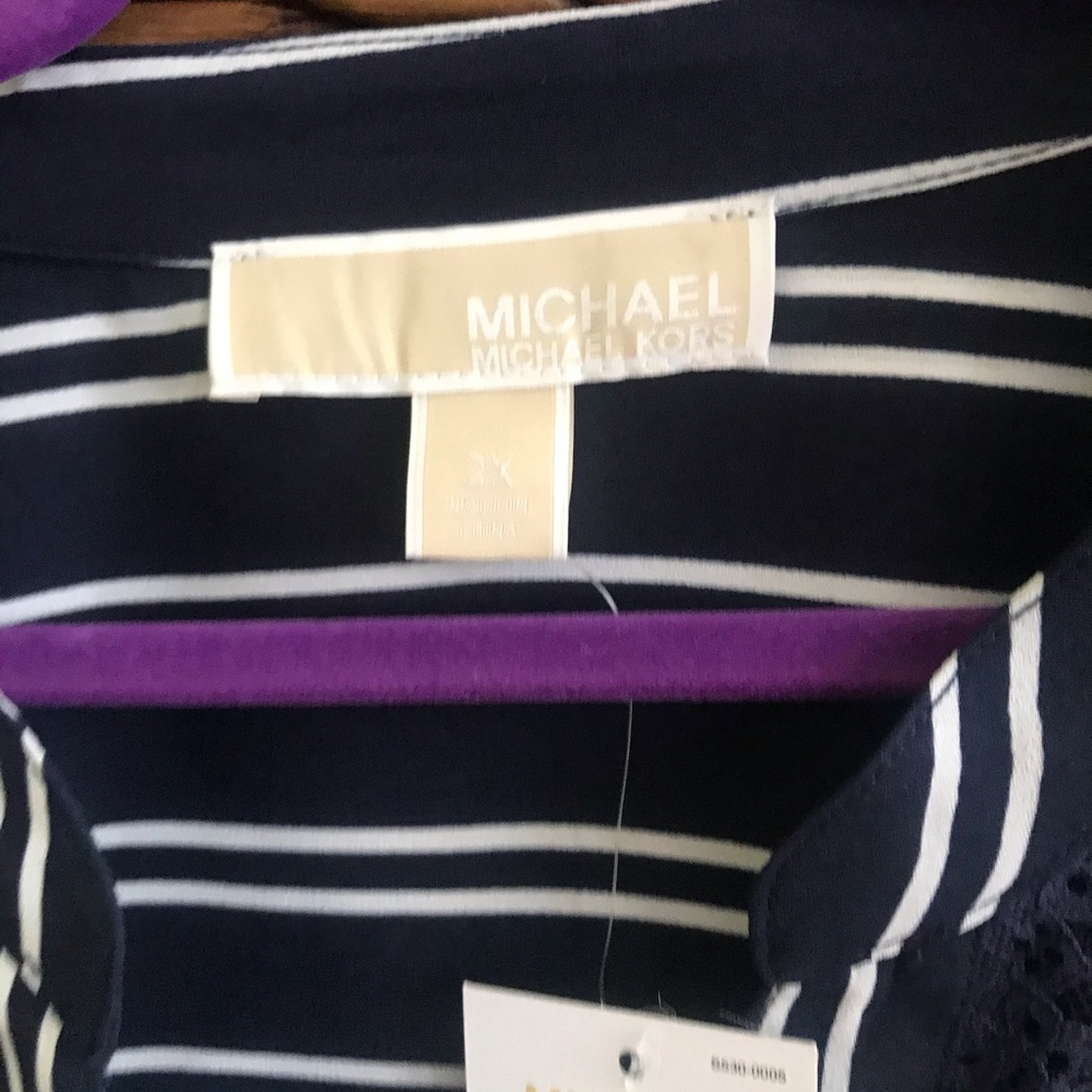 Michael Kors NWT Size 2X Navy Pinstriped Top - Picture 3 of 11
